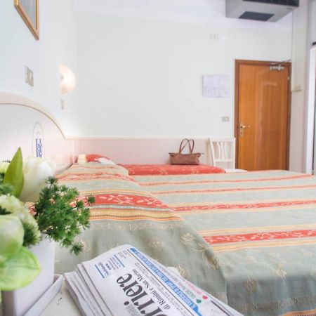 Hotel Franca เบลลาเรีย-อีเจอา มารีนา ภายนอก รูปภาพ