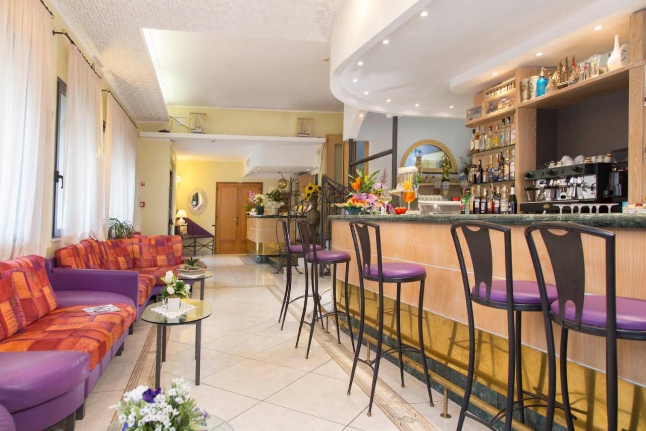 Hotel Franca เบลลาเรีย-อีเจอา มารีนา ภายนอก รูปภาพ