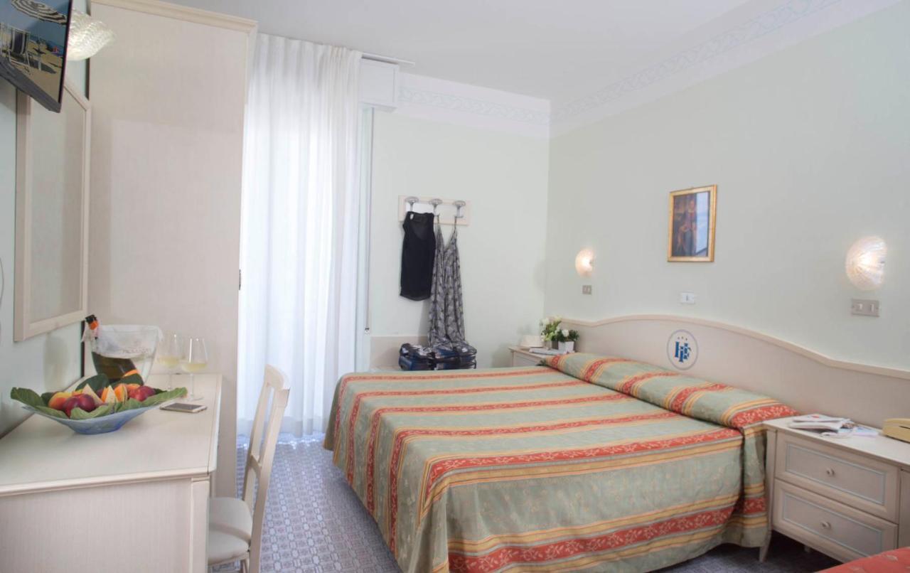 Hotel Franca เบลลาเรีย-อีเจอา มารีนา ภายนอก รูปภาพ