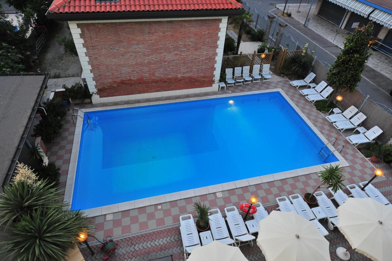 Hotel Franca เบลลาเรีย-อีเจอา มารีนา ภายนอก รูปภาพ